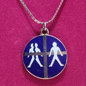 Silver Toned Necklace Round Dark Blue Steven Ministries Pendant
